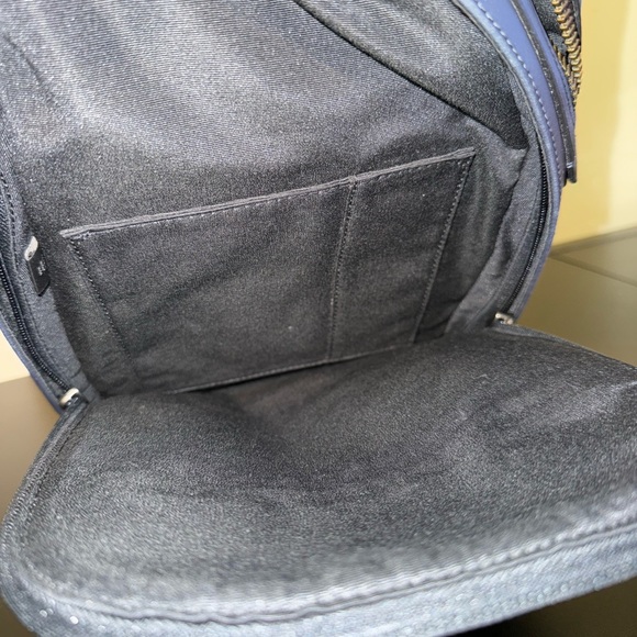 COACH WEST PACK IN SIGNATURE CAMO PRINT *GREAT CONDITION* - Picture 4 of 5